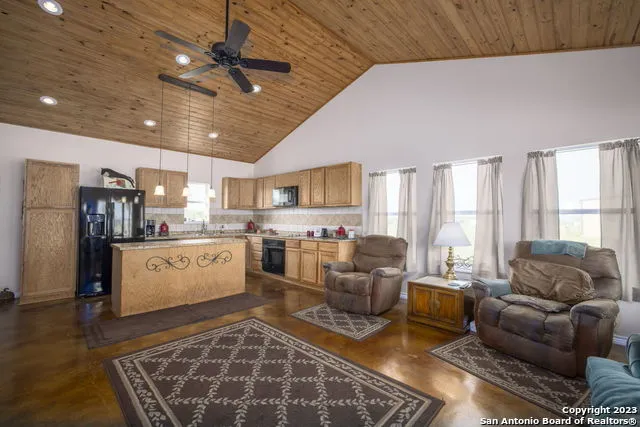 1940 LOWER SEGUIN RD Marion, TX 78124