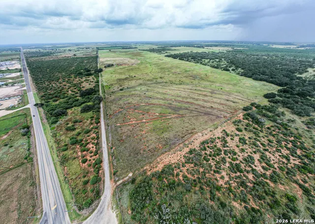 56.9 ACRES County Road 136 Floresville, TX 78114
