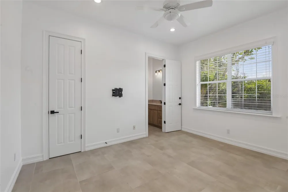 5105 W NEPTUNE WAY Tampa, FL 33609