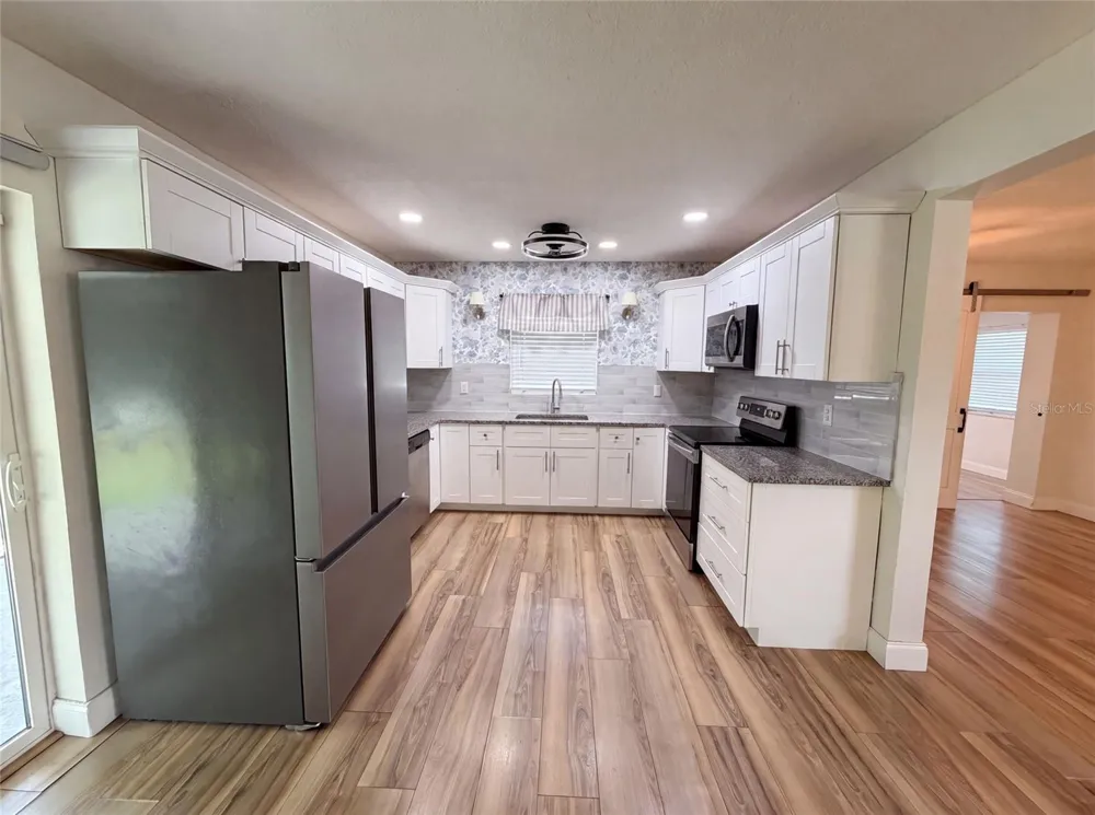 2242 E DANA DRIVE Deltona, FL 32738