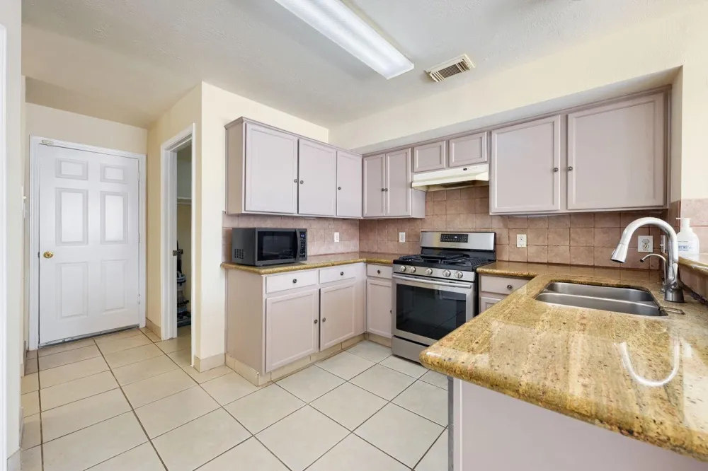 643 Meadow Knoll Drive Stafford, TX 77477