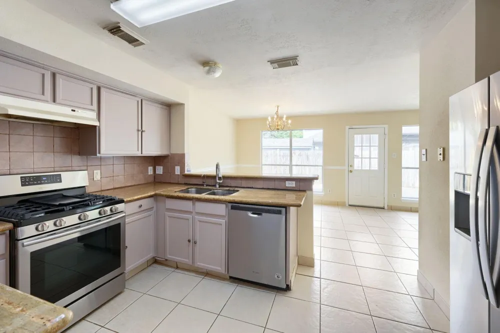 643 Meadow Knoll Drive Stafford, TX 77477