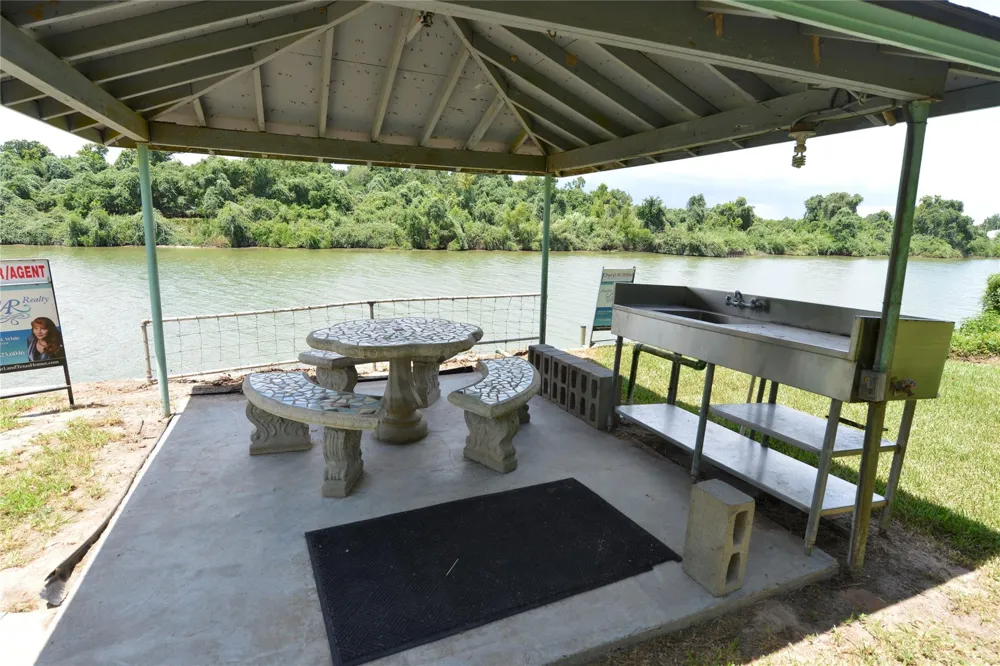 247 Selkirk Drive Bay City, TX 77414