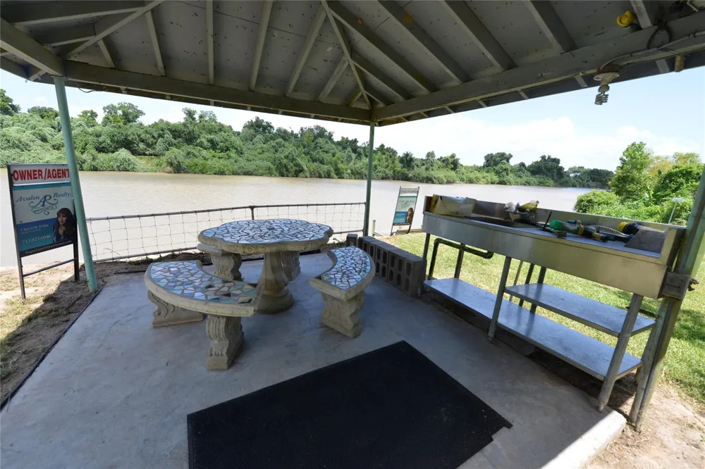 247 Selkirk Drive Bay City, TX 77414