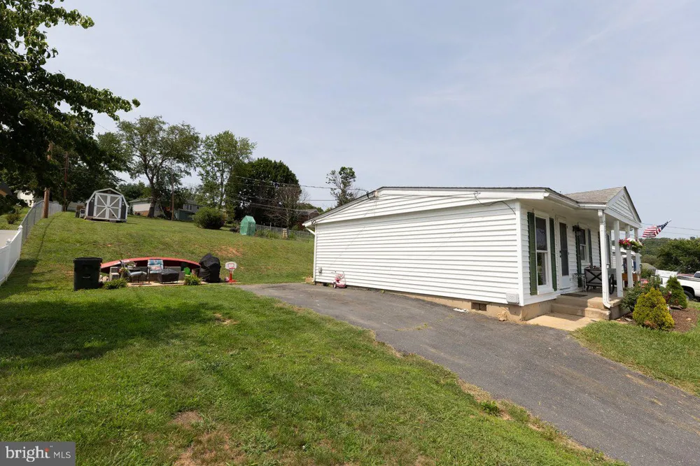 2397 HIGHVIEW CIRCLE Staunton, VA 24401