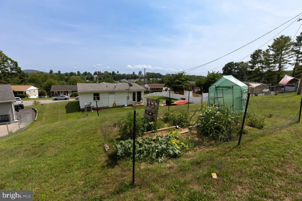 2397 HIGHVIEW CIRCLE Staunton, VA 24401
