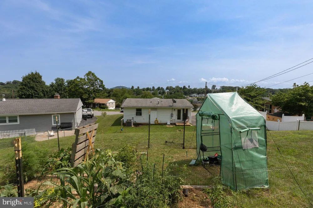 2397 HIGHVIEW CIRCLE Staunton, VA 24401
