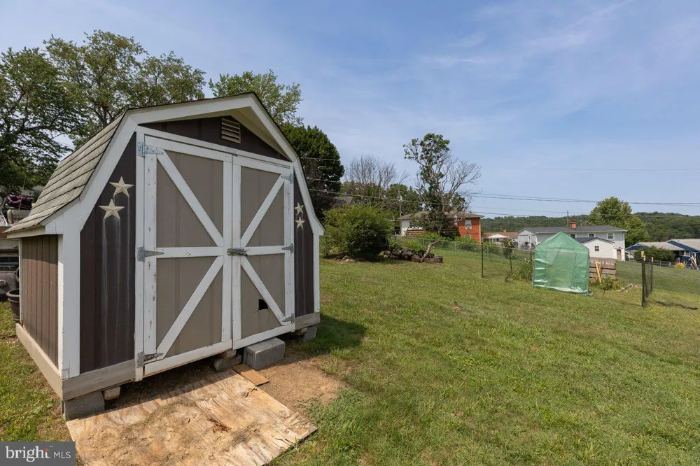 2397 HIGHVIEW CIRCLE Staunton, VA 24401