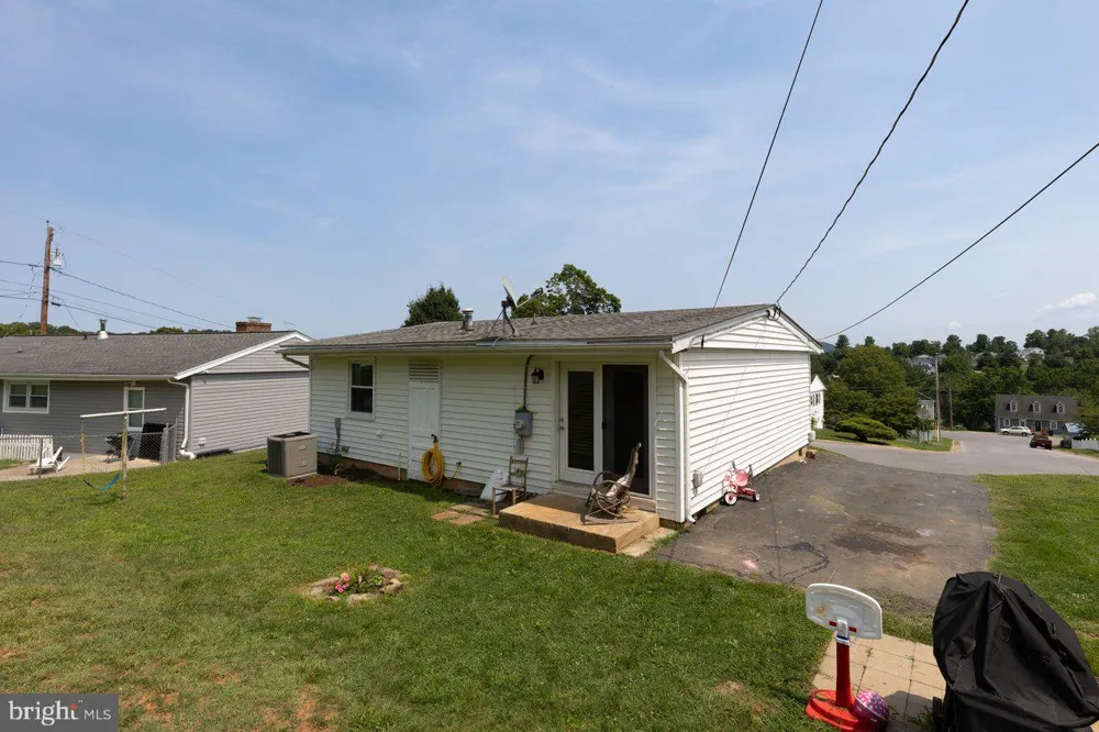 2397 HIGHVIEW CIRCLE Staunton, VA 24401