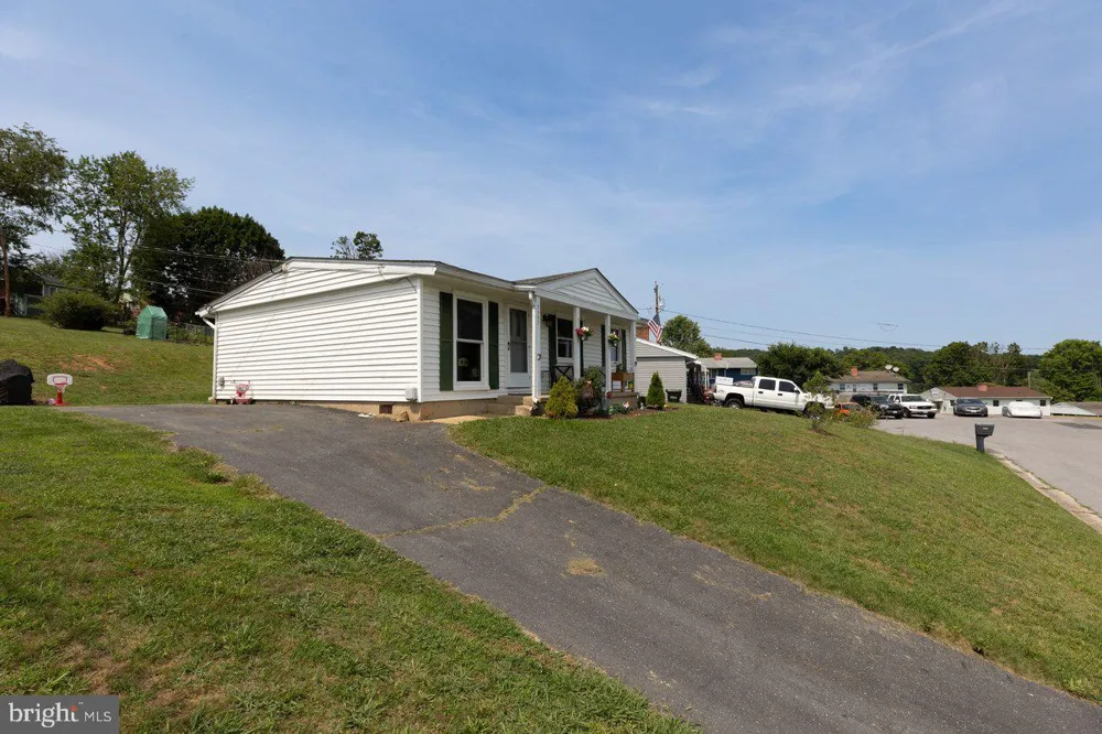 2397 HIGHVIEW CIRCLE Staunton, VA 24401