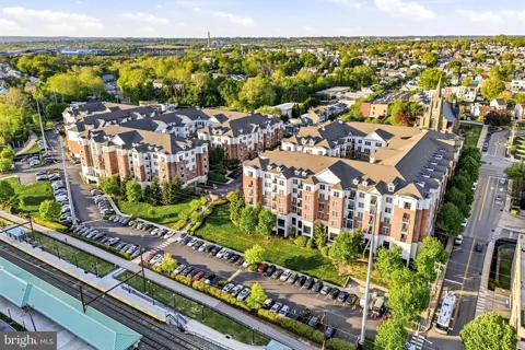 300 W ELM STREET #2129