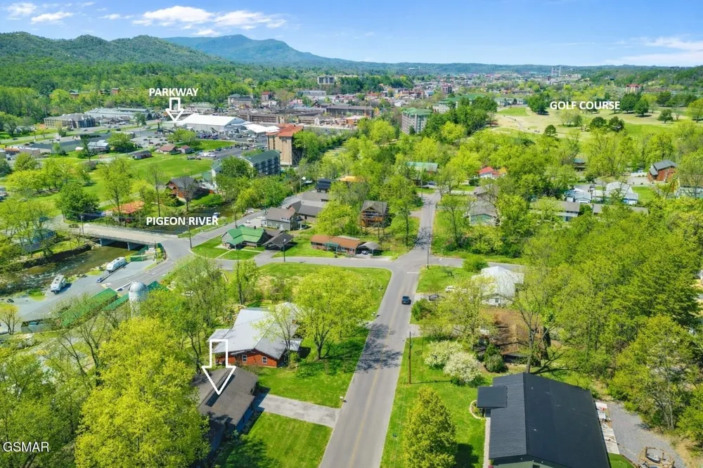 4020 Hitching Post Road Pigeon Forge, TN 37863