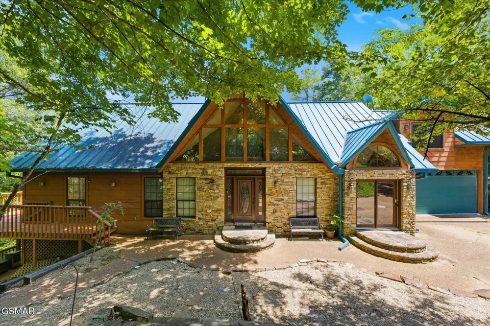 201 Clear Point Lane Pigeon Forge, TN 37863