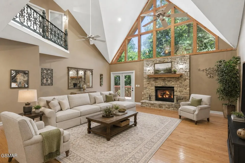 201 Clear Point Lane Pigeon Forge, TN 37863
