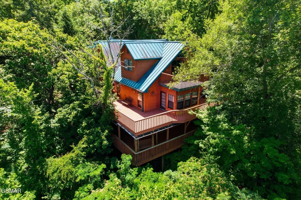 201 Clear Point Lane Pigeon Forge, TN 37863