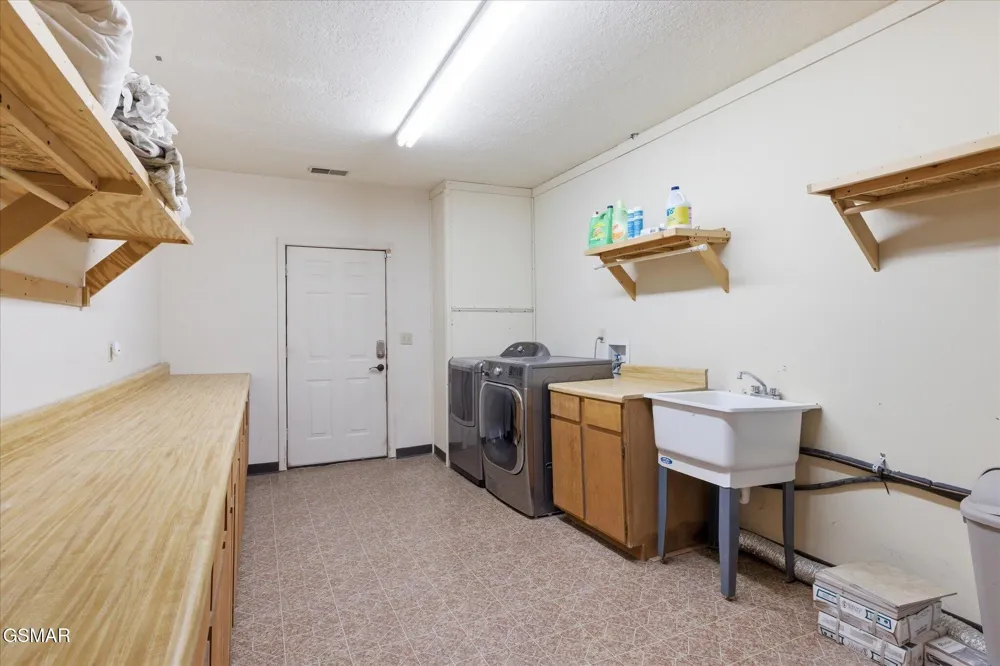 201 Clear Point Lane Pigeon Forge, TN 37863