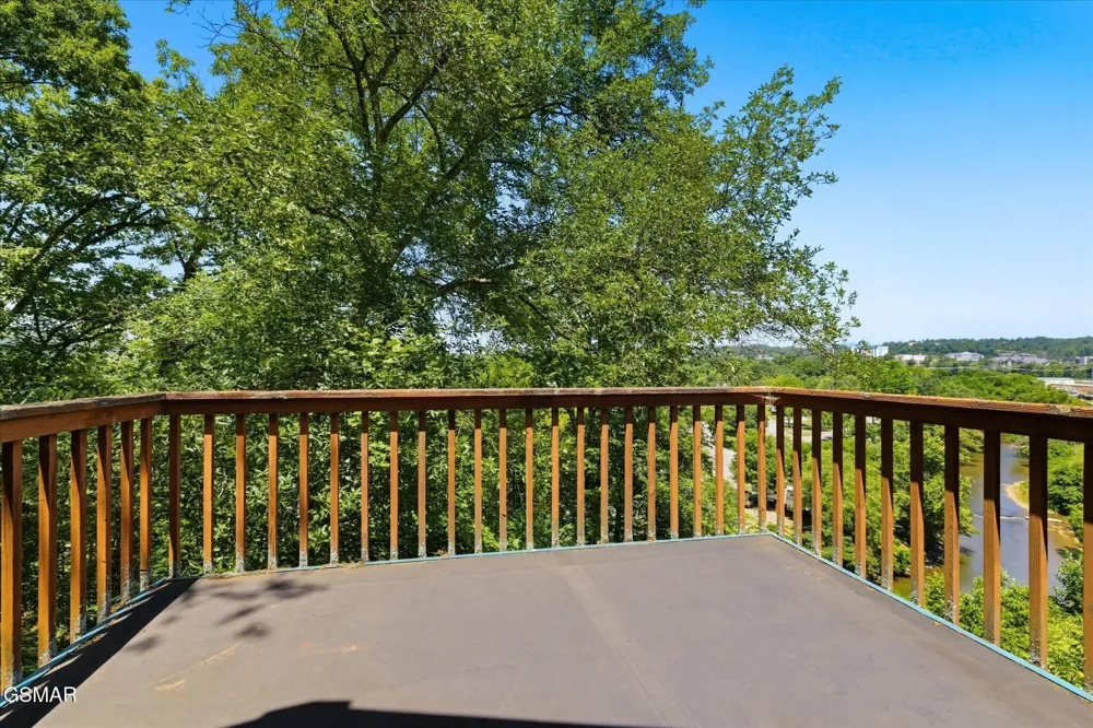 201 Clear Point Lane Pigeon Forge, TN 37863