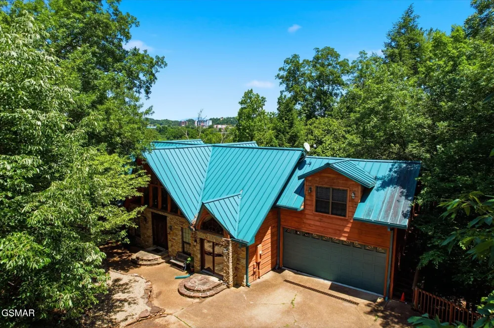 201 Clear Point Lane Pigeon Forge, TN 37863