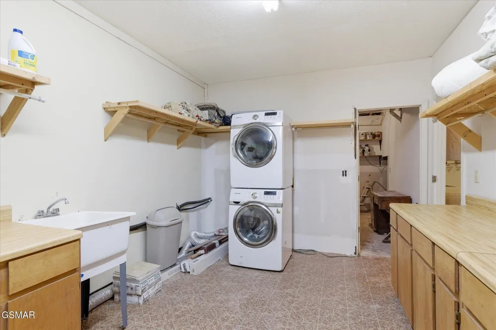 201 Clear Point Lane Pigeon Forge, TN 37863