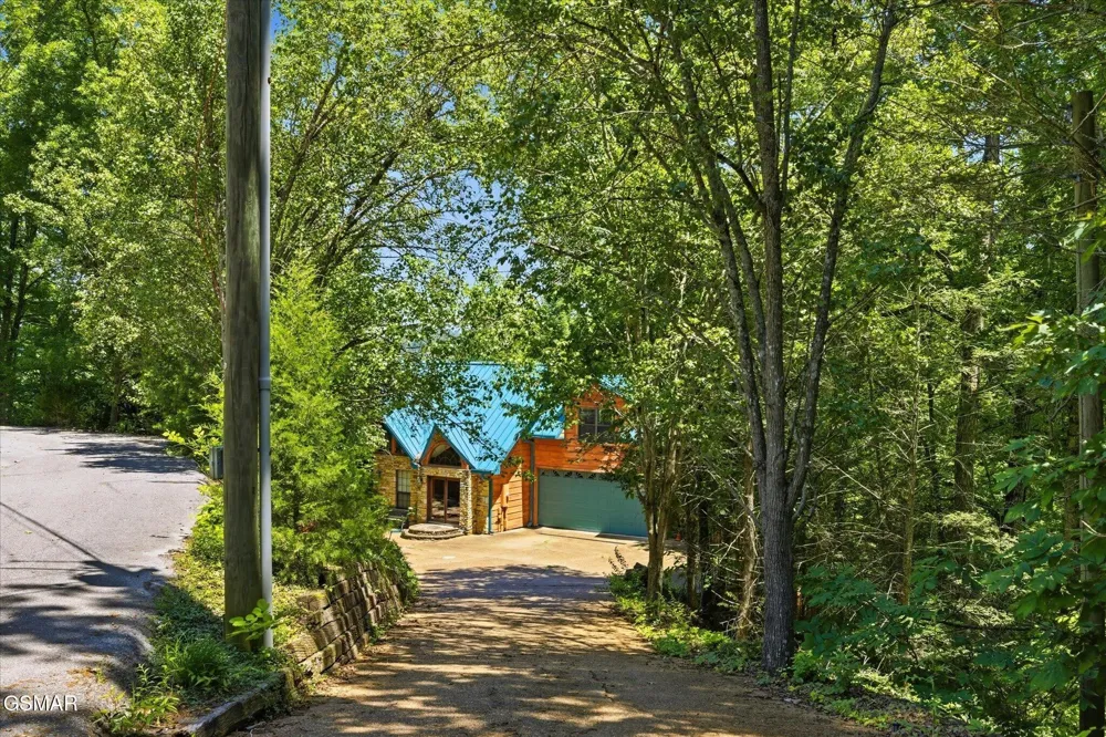 201 Clear Point Lane Pigeon Forge, TN 37863