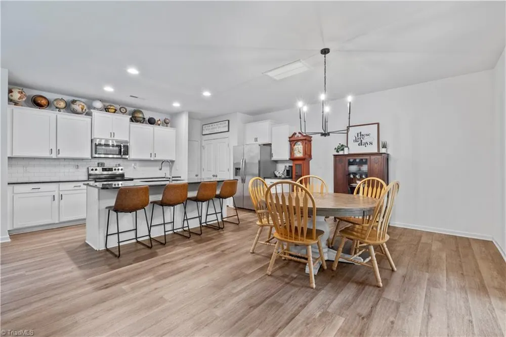 4604 Fairway Run Drive Pfafftown, NC 27040