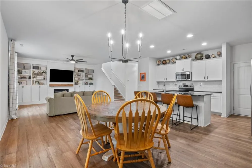 4604 Fairway Run Drive Pfafftown, NC 27040