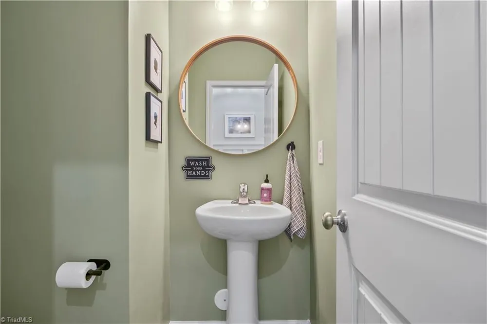 4604 Fairway Run Drive Pfafftown, NC 27040