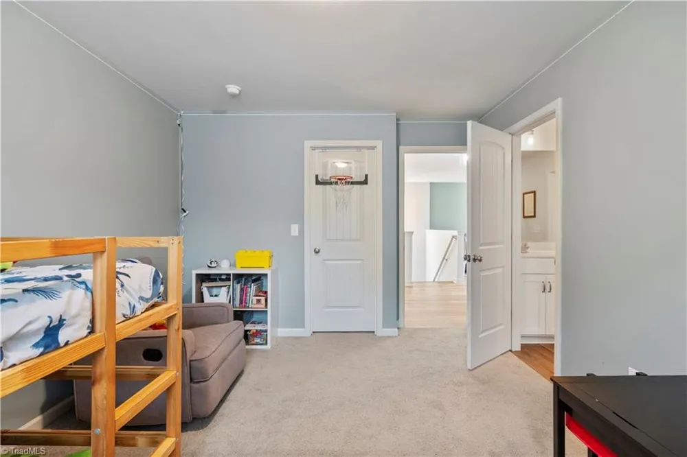 4604 Fairway Run Drive Pfafftown, NC 27040