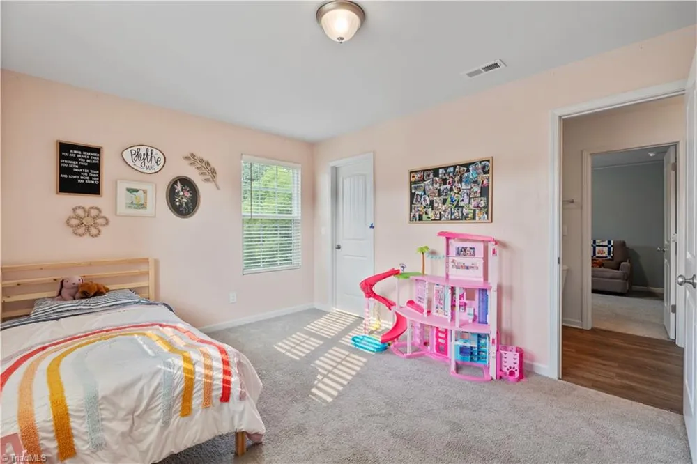 4604 Fairway Run Drive Pfafftown, NC 27040