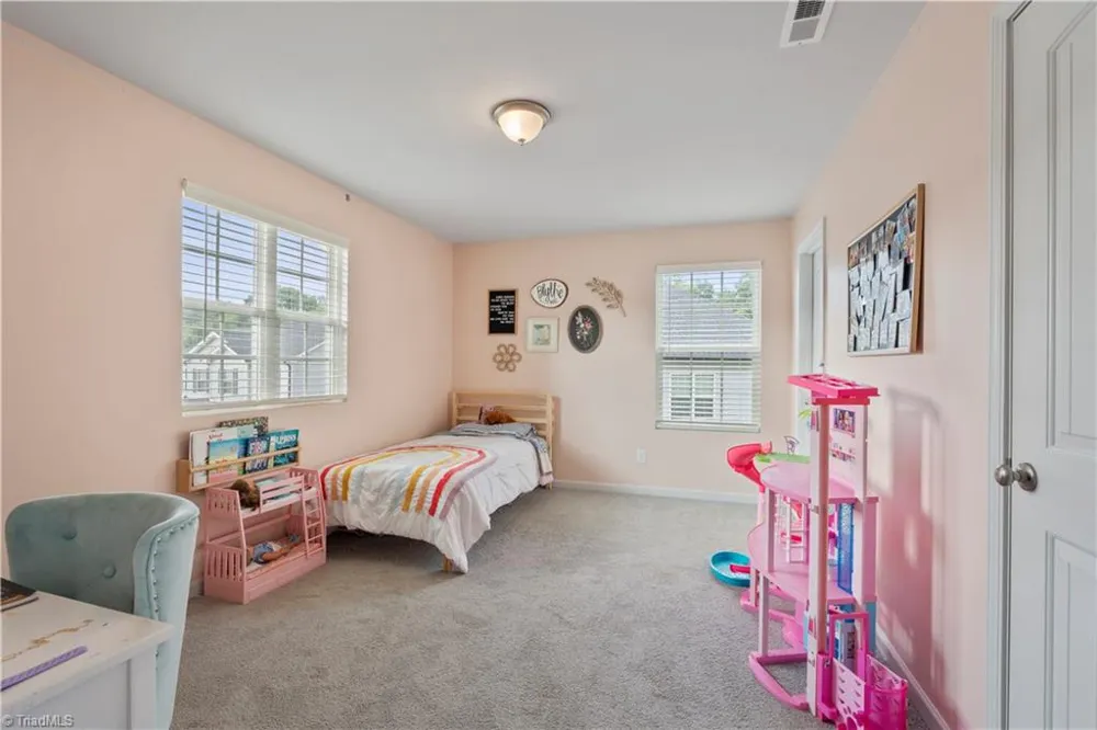 4604 Fairway Run Drive Pfafftown, NC 27040