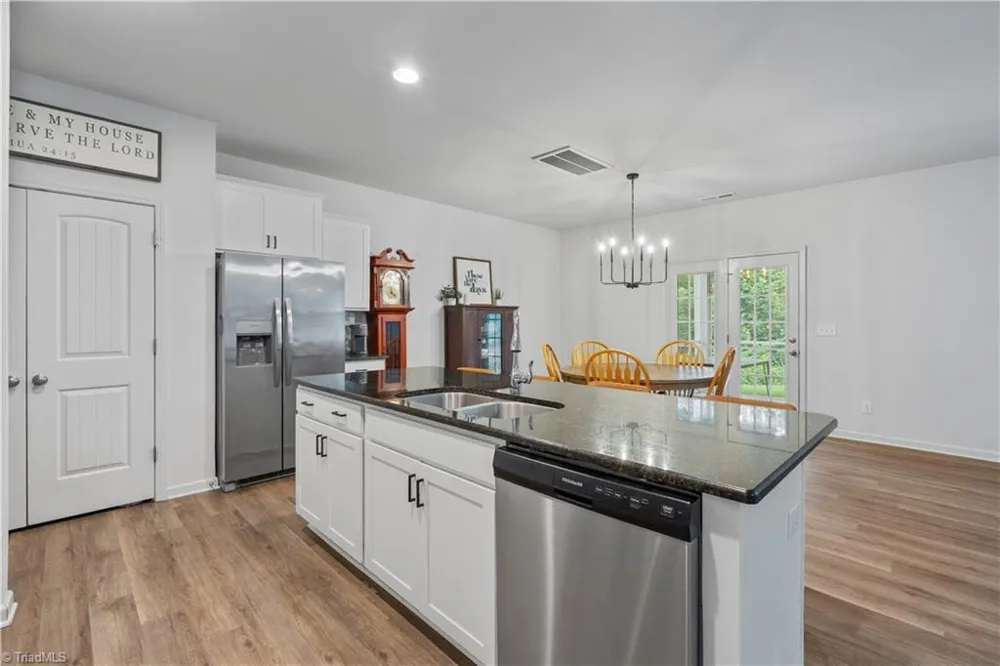 4604 Fairway Run Drive Pfafftown, NC 27040
