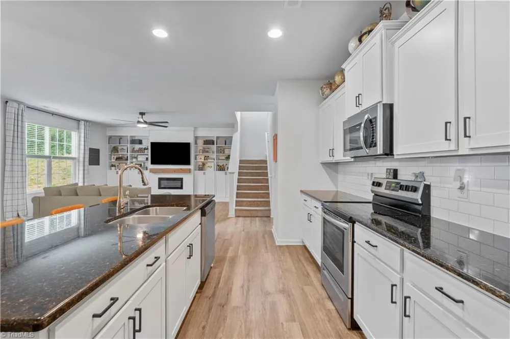 4604 Fairway Run Drive Pfafftown, NC 27040