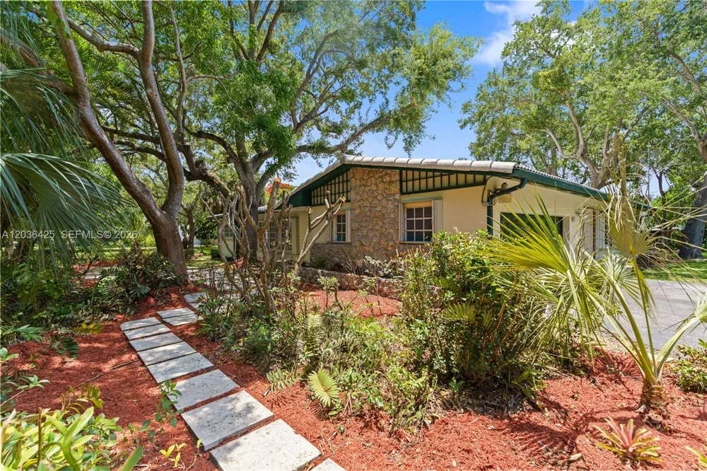 15200 SW 88th Ave Palmetto Bay, FL 33157
