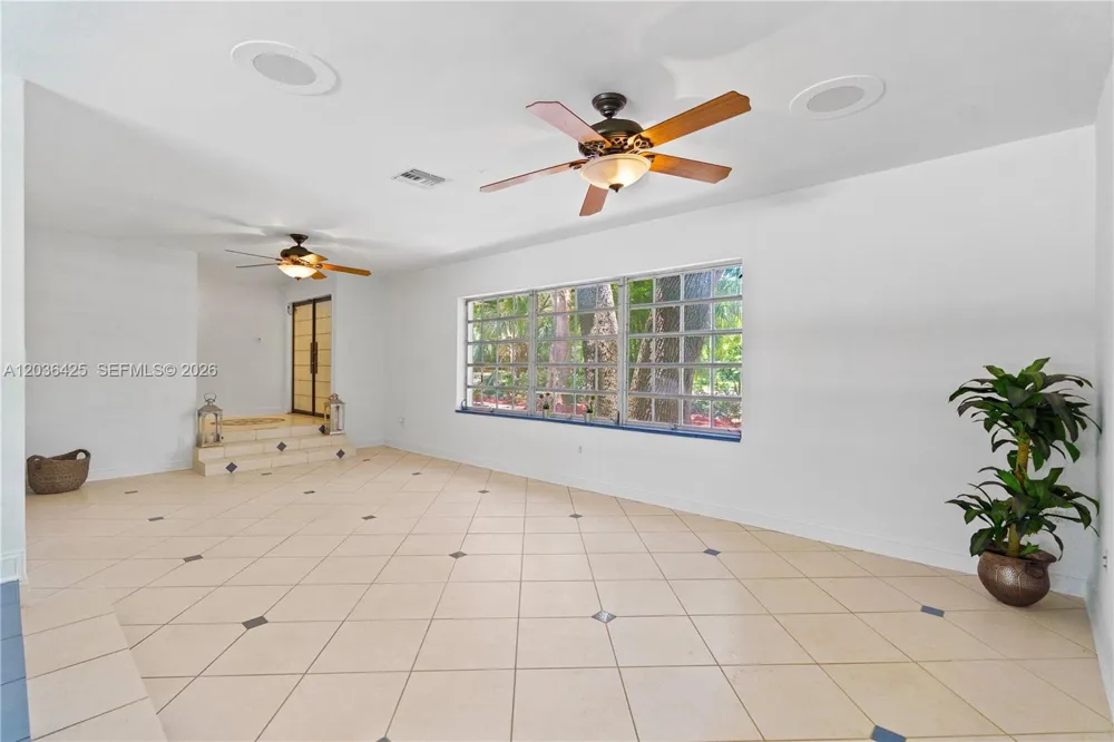 15200 SW 88th Ave Palmetto Bay, FL 33157
