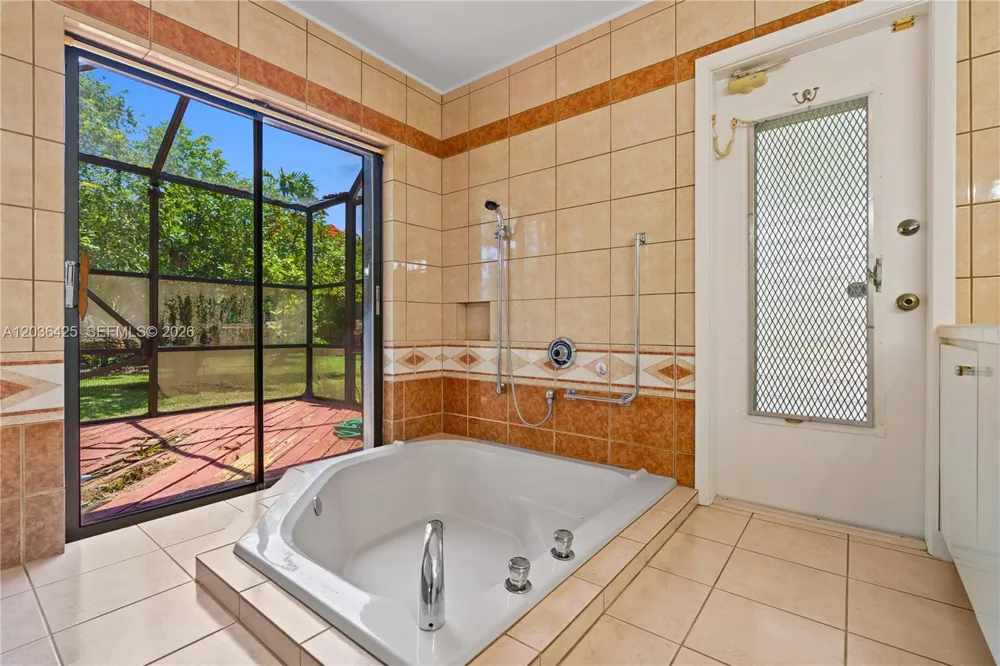 15200 SW 88th Ave Palmetto Bay, FL 33157
