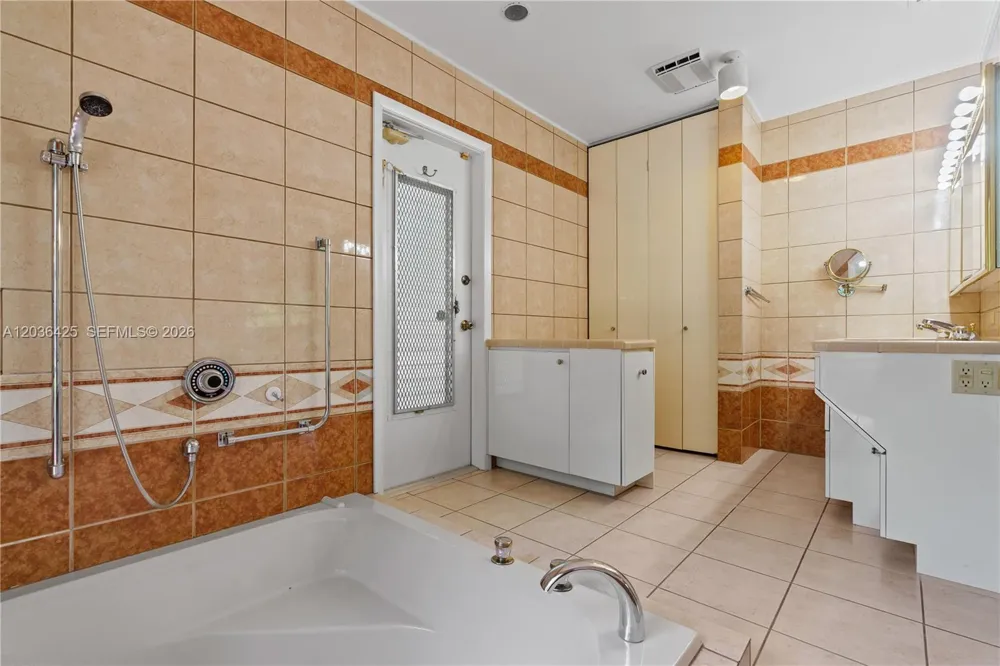 15200 SW 88th Ave Palmetto Bay, FL 33157