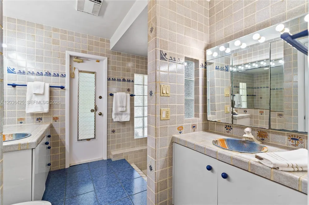 15200 SW 88th Ave Palmetto Bay, FL 33157