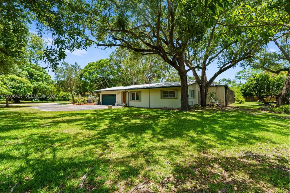 15200 SW 88th Ave Palmetto Bay, FL 33157