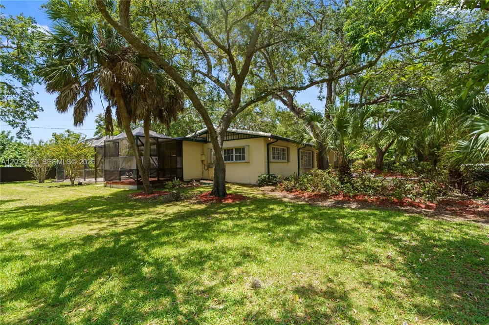 15200 SW 88th Ave Palmetto Bay, FL 33157