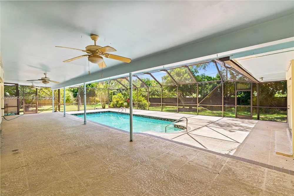 15200 SW 88th Ave Palmetto Bay, FL 33157
