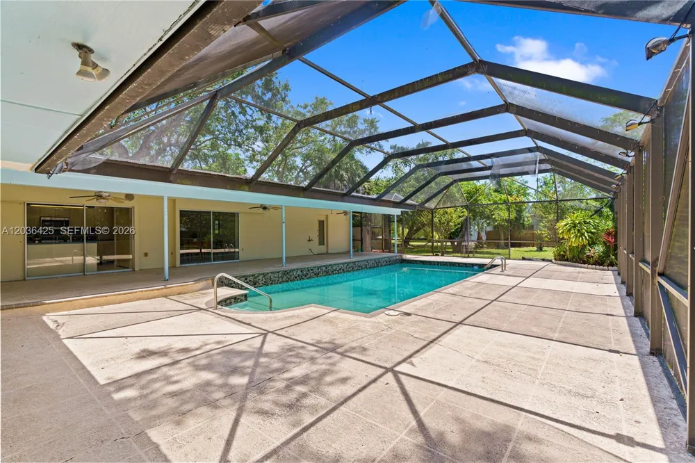 15200 SW 88th Ave Palmetto Bay, FL 33157