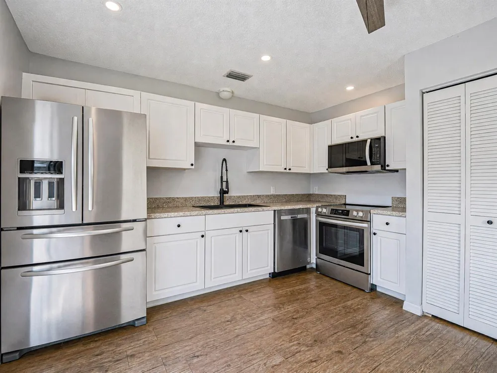 1656 3RD AVENUE SW Vero Beach, FL 32962