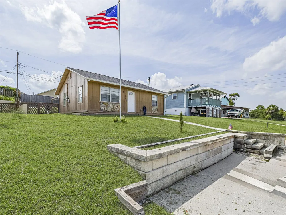 1656 3RD AVENUE SW Vero Beach, FL 32962