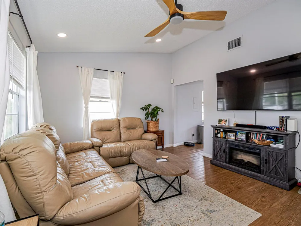 1656 3RD AVENUE SW Vero Beach, FL 32962