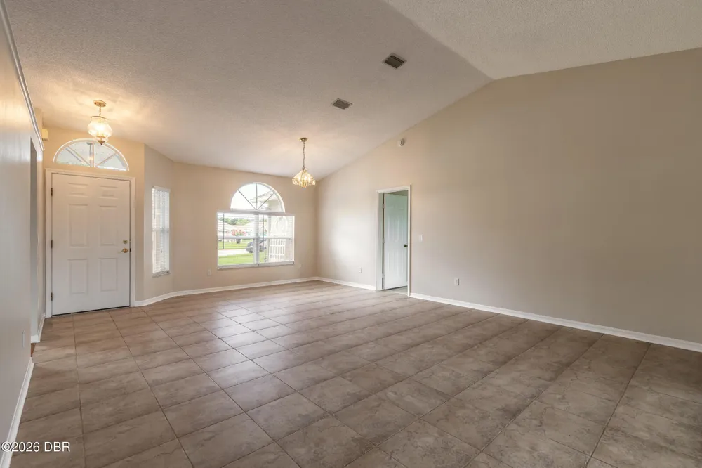 109 Brookhollow Circle Daytona Beach, FL 32114