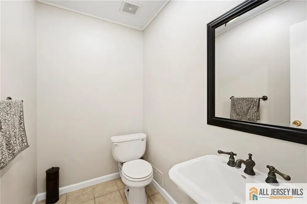 3 Sandpiper Drive Sayreville, NJ 08859