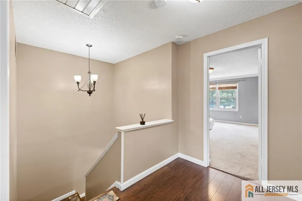 3 Sandpiper Drive Sayreville, NJ 08859
