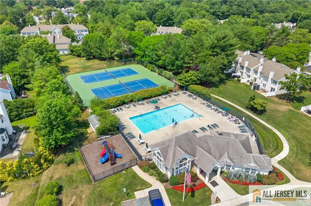 3 Sandpiper Drive Sayreville, NJ 08859