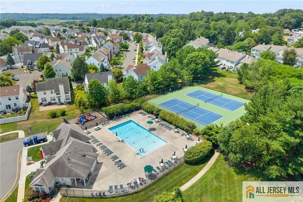 3 Sandpiper Drive Sayreville, NJ 08859