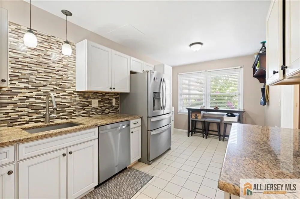 3 Sandpiper Drive Sayreville, NJ 08859